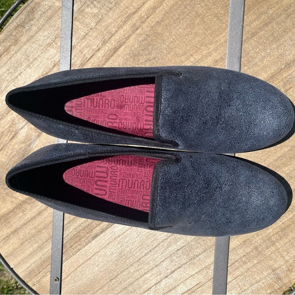 Munro Black Shoes with Rich Burgundy Insole size 8.5 - Picture 2 of 5